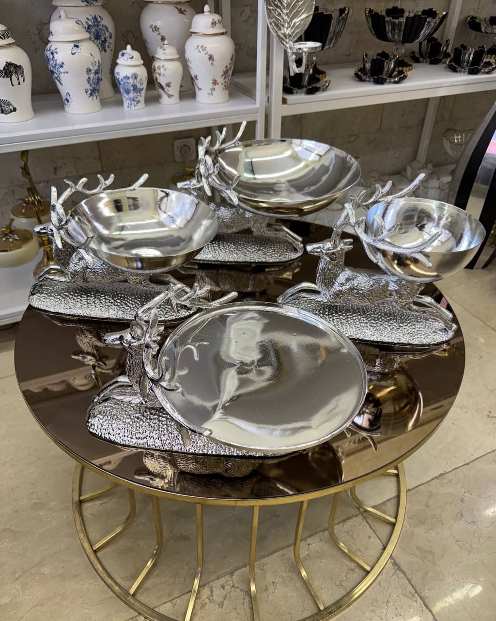 تصویر سرویس پذیرایی گوزن صخره 